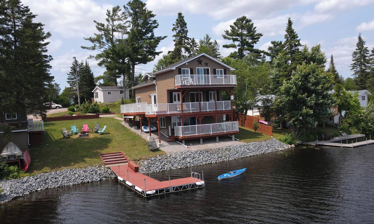 West Nipissing Ski Chalet | Lakefront Chalet - Eagle's Nest