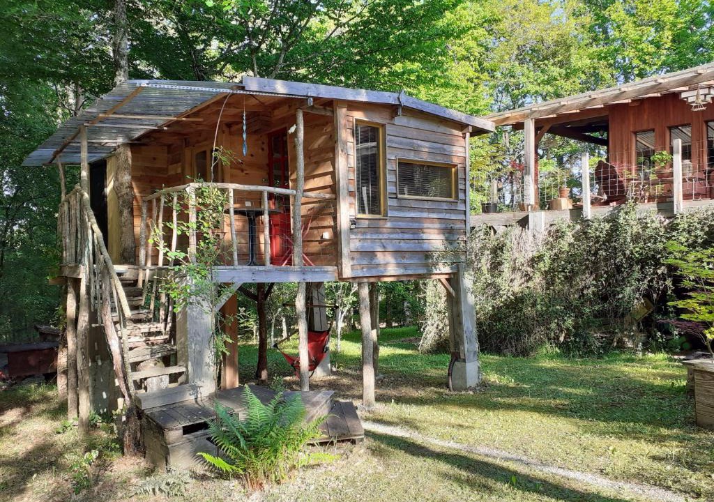 Couze-et-Saint-Front Bed & Breakfast | La cabane de l'oiseau