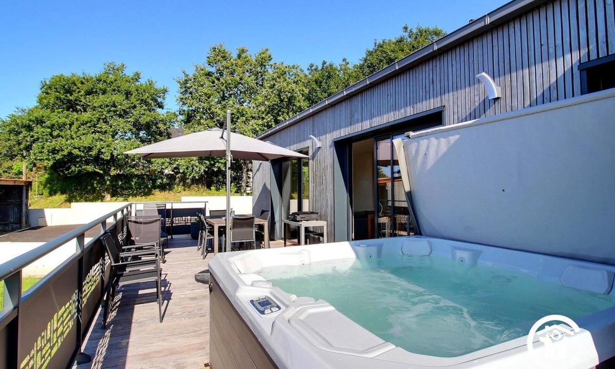 Inzinzac-Lochrist House | La Cabane de Saint Sypher