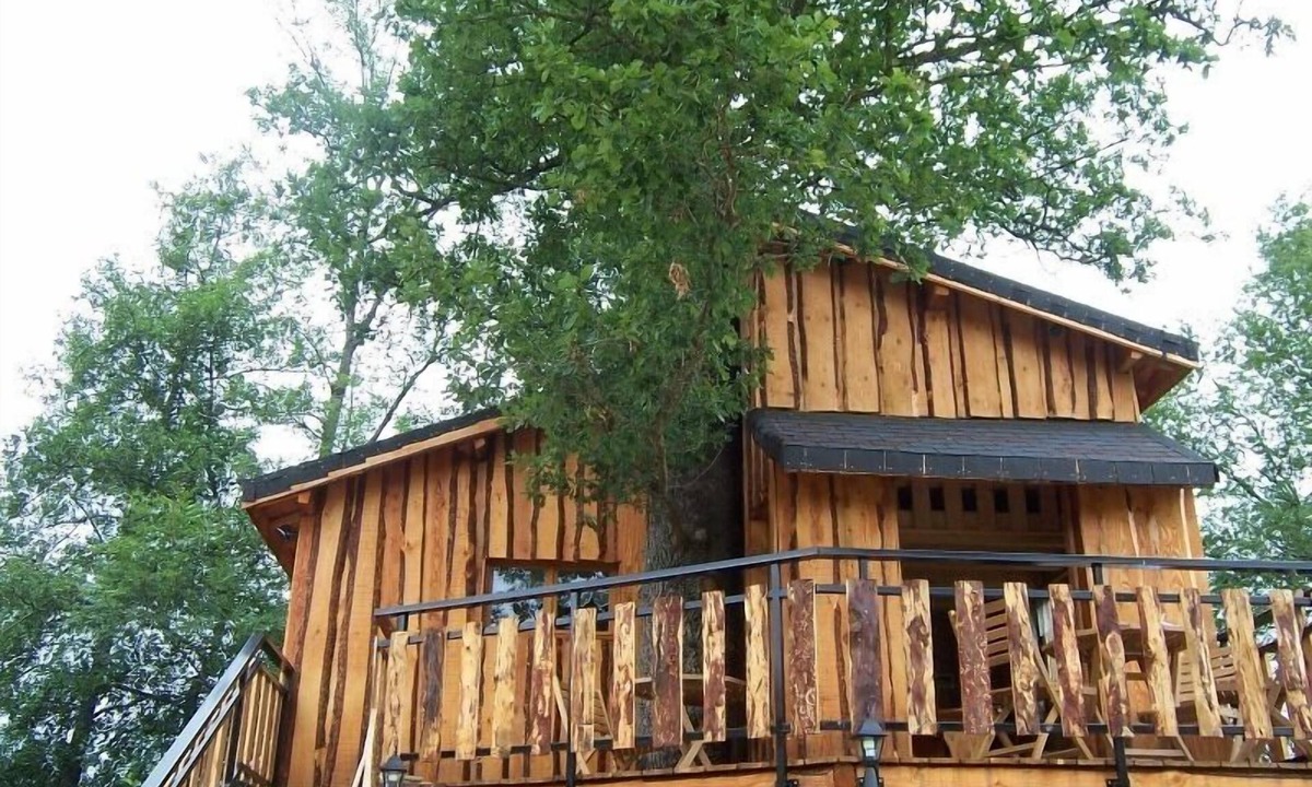 Saint-Dier-dʼAuvergne House | La Cabane Dans les Arbres