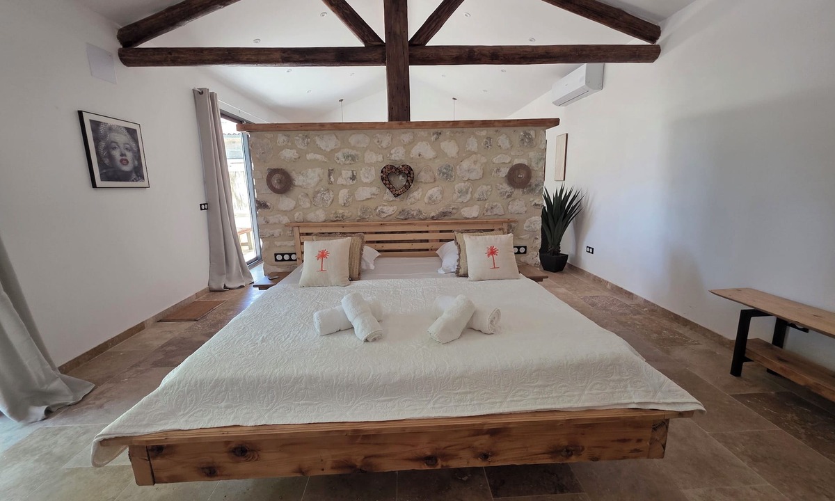 Arles Other | La cabanette in the Camargue