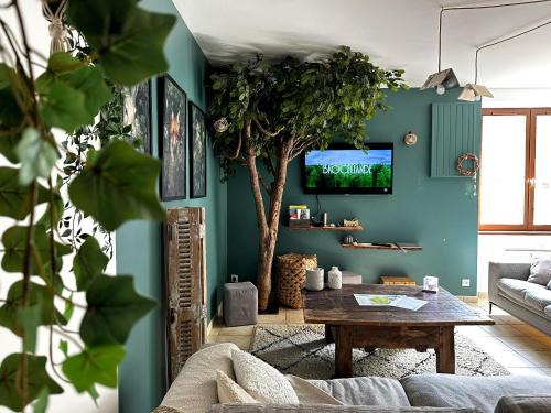 Neant-sur-Yvel House | La Cachette Enchantée