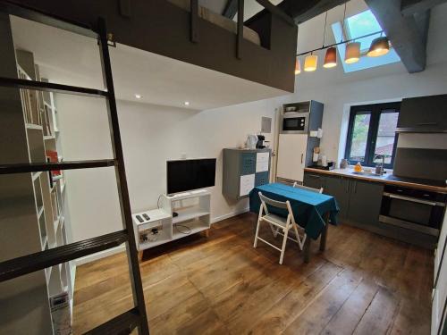 Saint-Amand-Montrond Apartment | La Cachette d'Ernest