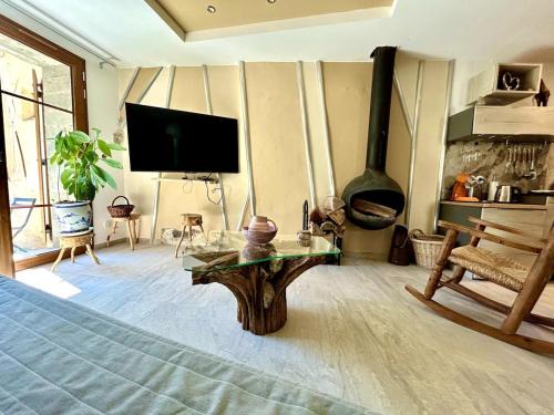 Saint-Pierre-de-Colombier Apartment | La Calade
