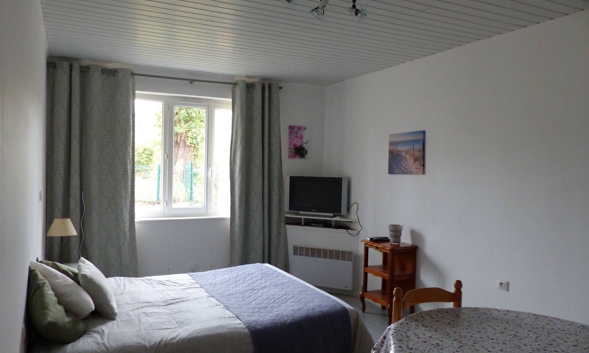 Blangy-sur-Bresle Apartment | La Calypso the 2-person studio (+ 1 child under 3) ideal for fishing