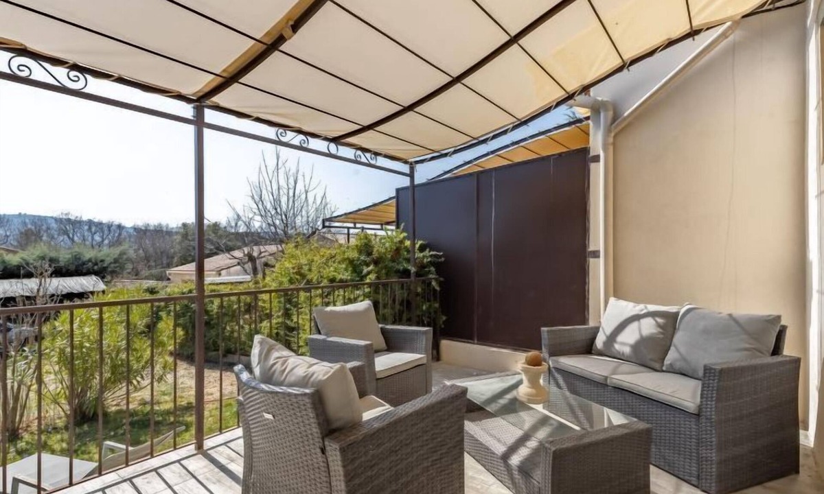 Rustrel House | La Campagne des Ocres by Interhome