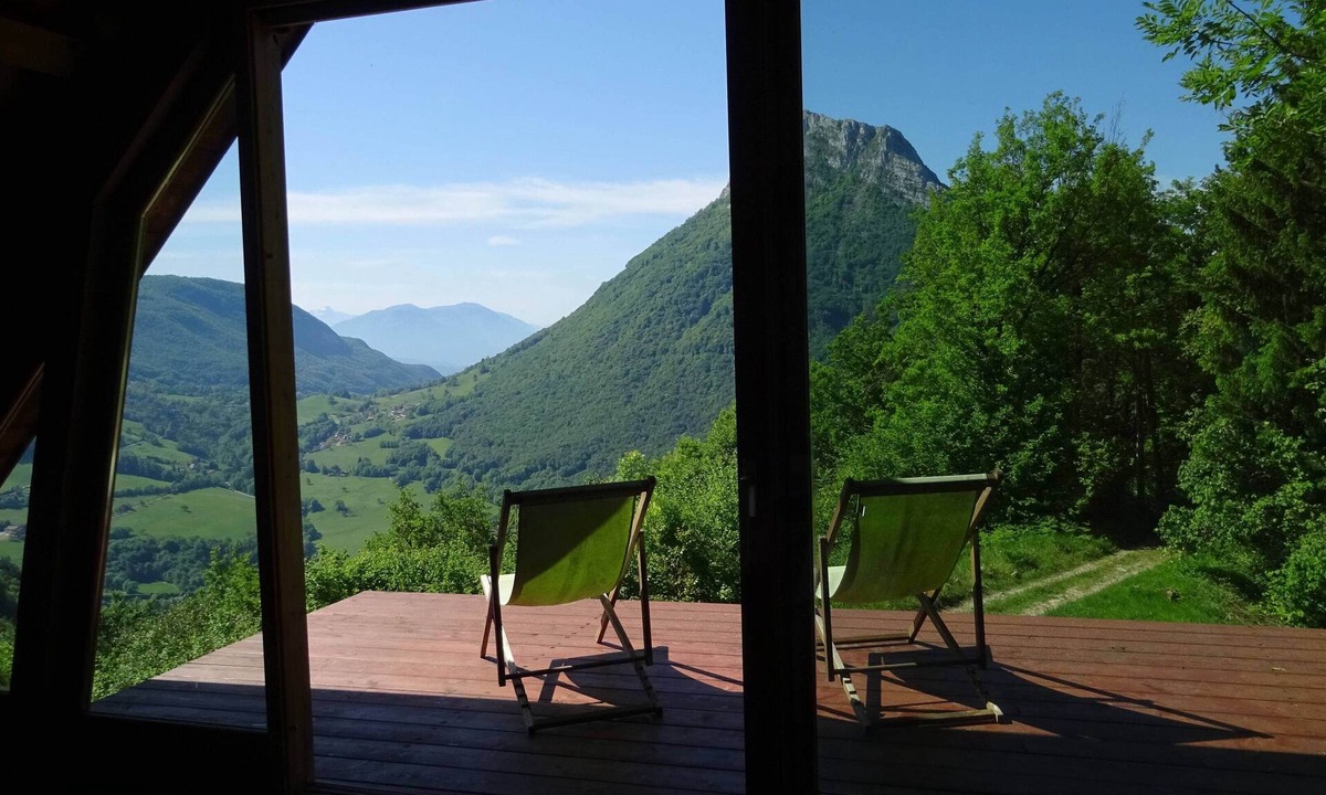 Quaix-en-Chartreuse House | La Canopée de Chartreuse, a home with a terrace perched in a tree