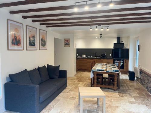 Savignac-les-Ormeaux Apartment | La Capelette