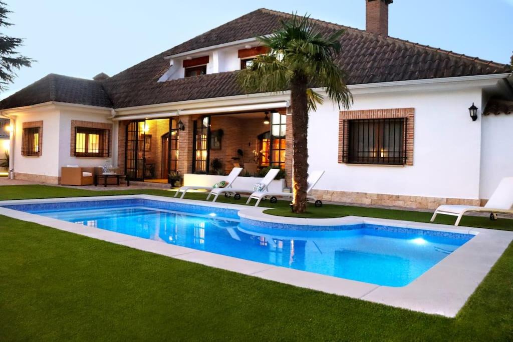 Herencia Villa | La Casa de Enfrente