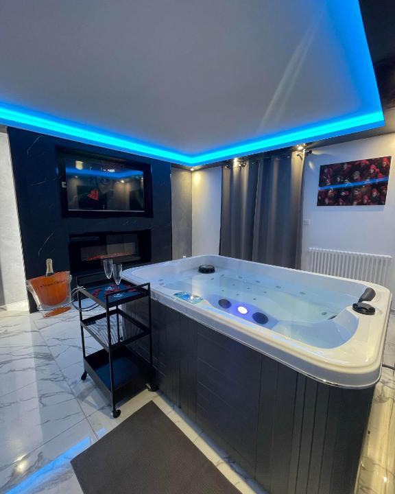 Melun House | La Casa de Lové Suite Jacuzzi