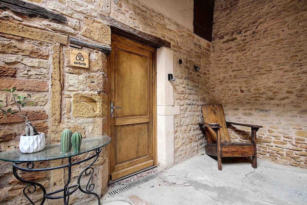 Charnay Apartment | La Casa Dorée