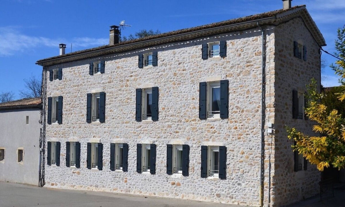 Vallon-Pont-d'Arc Apartment | 🌿 La cascade, gîte 100 m2, village center, in renovated house with 4 gîtes
