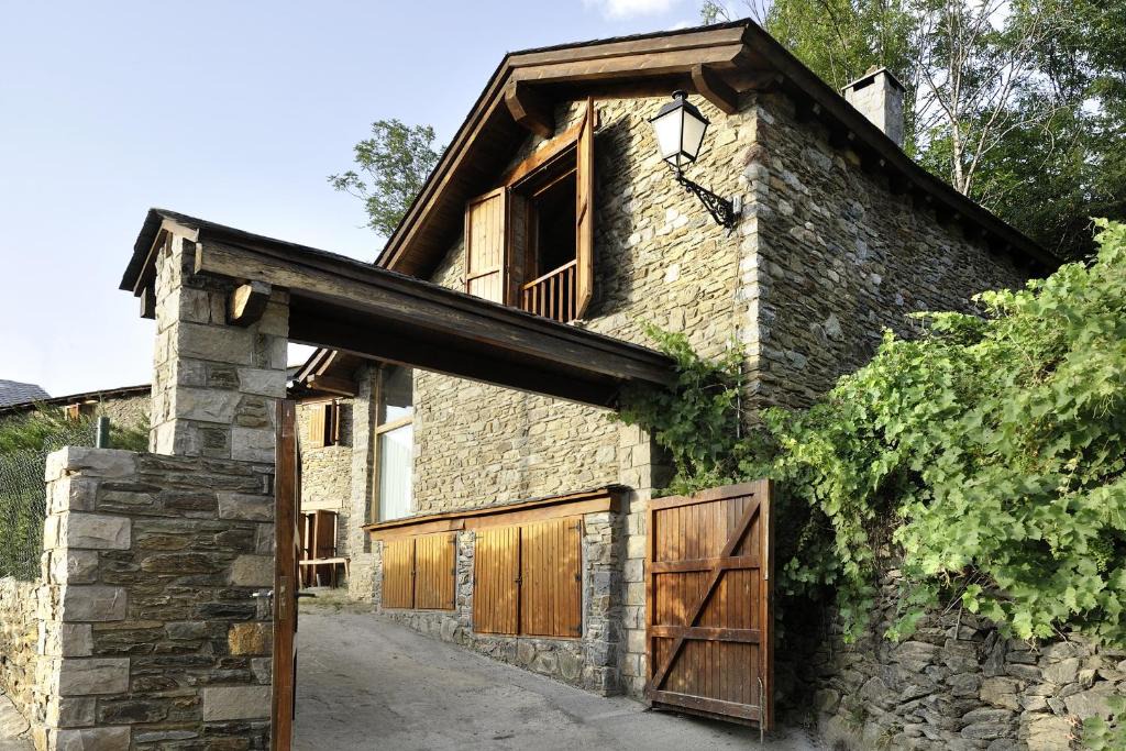 Vilallobent House | La Caseta de Queixans con chimenea