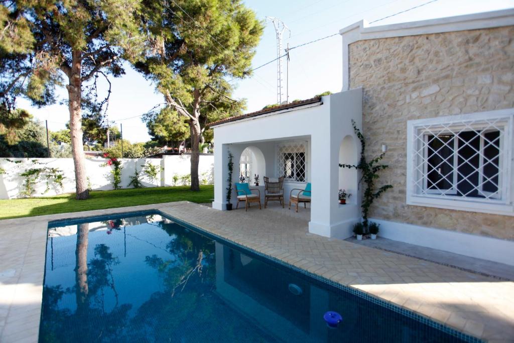Coveta Fuma House | La Casita Bianca
