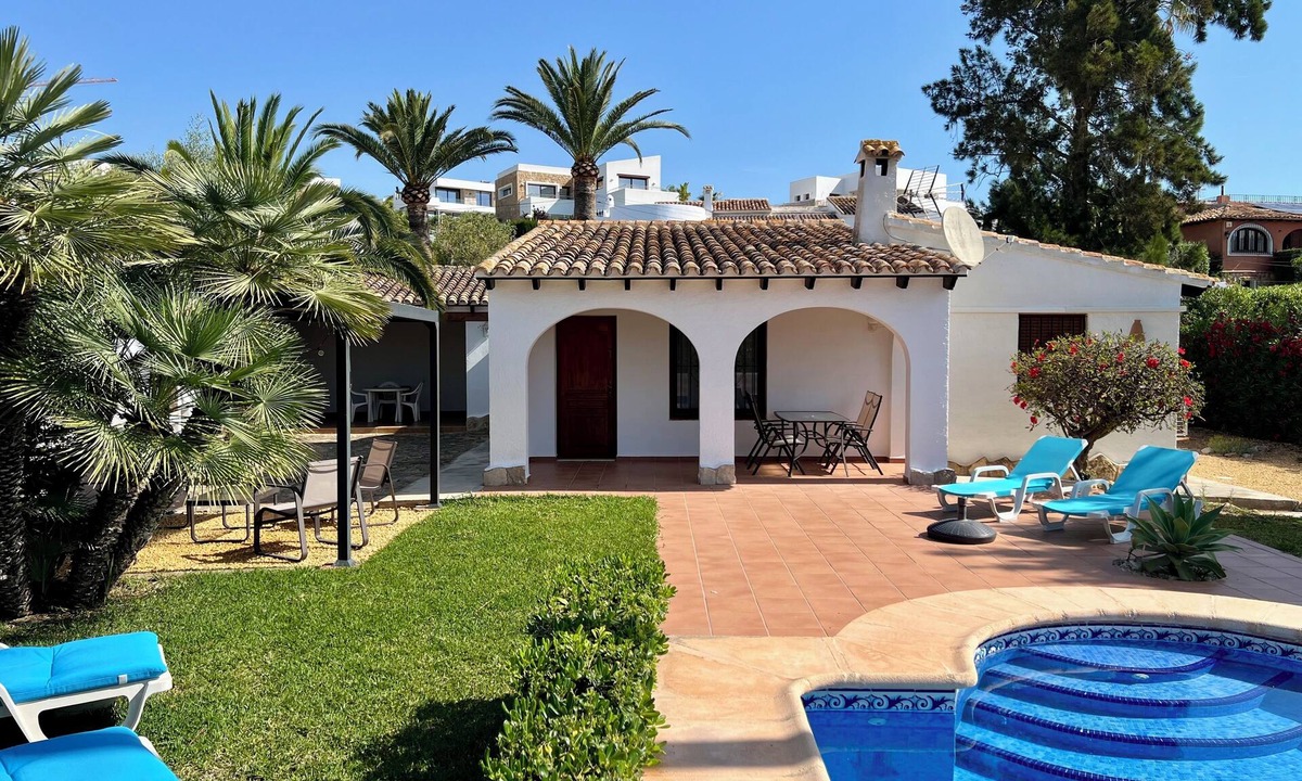 El Tesoro Ski Chalet | LA CASITA | ideal villa for small families | 2 double bedrooms | private pool