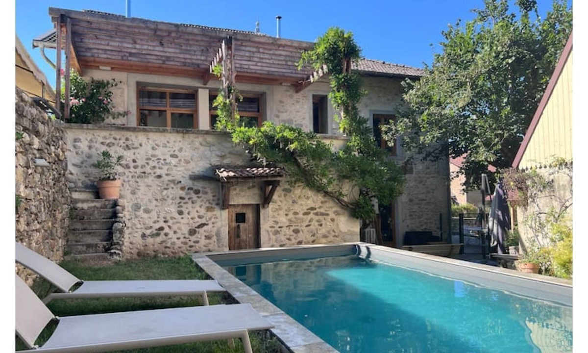 Chapareillan House | La Castanea house with swimming pool at the foot of the Granier