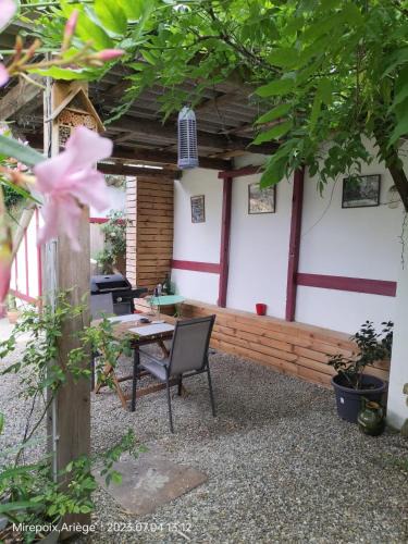 Mirepoix House | La Cave à Julie