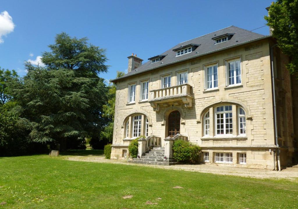 Pernant Bed & Breakfast | La chambre au Château