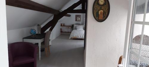 Grandchamp House | La chambre de la maison du four à pain