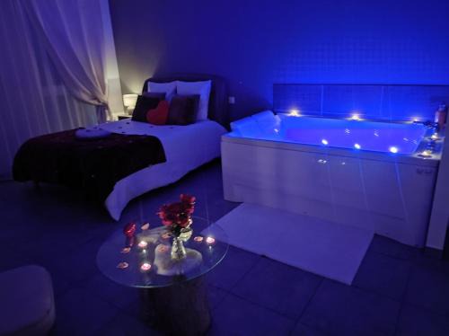 Bages Hotel | La chambre des tentations , love room avec jacuzzi