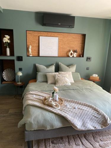 Chenelette Bed & Breakfast | La chambre du moulin dort