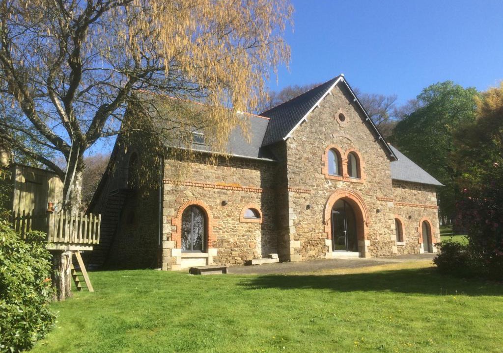 Fleurigne Bed & Breakfast | La Chambre Montbrault