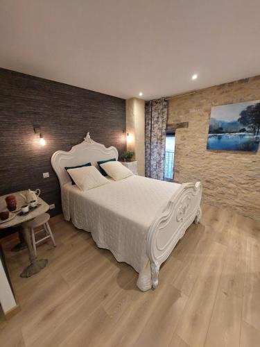 Bruniquel Hotel | La Chambrette