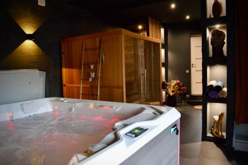 Lacroix-Saint-Ouen Apartment | La Charmeraie Wellness & SPA