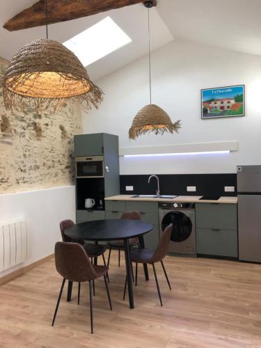 La Copechagniere Apartment | La Charmille - Côté Cour