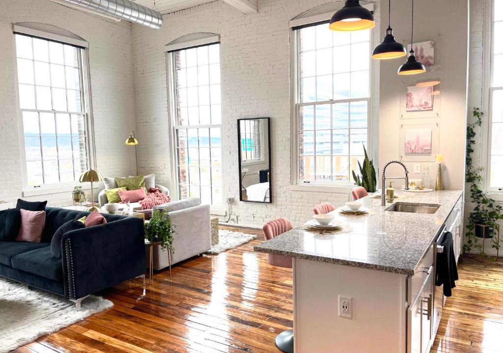 Utica Apartment | La Chateau at 505