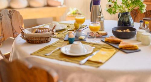 Les Rues-des-Vignes Bed & Breakfast | La chaumière du Tordoir