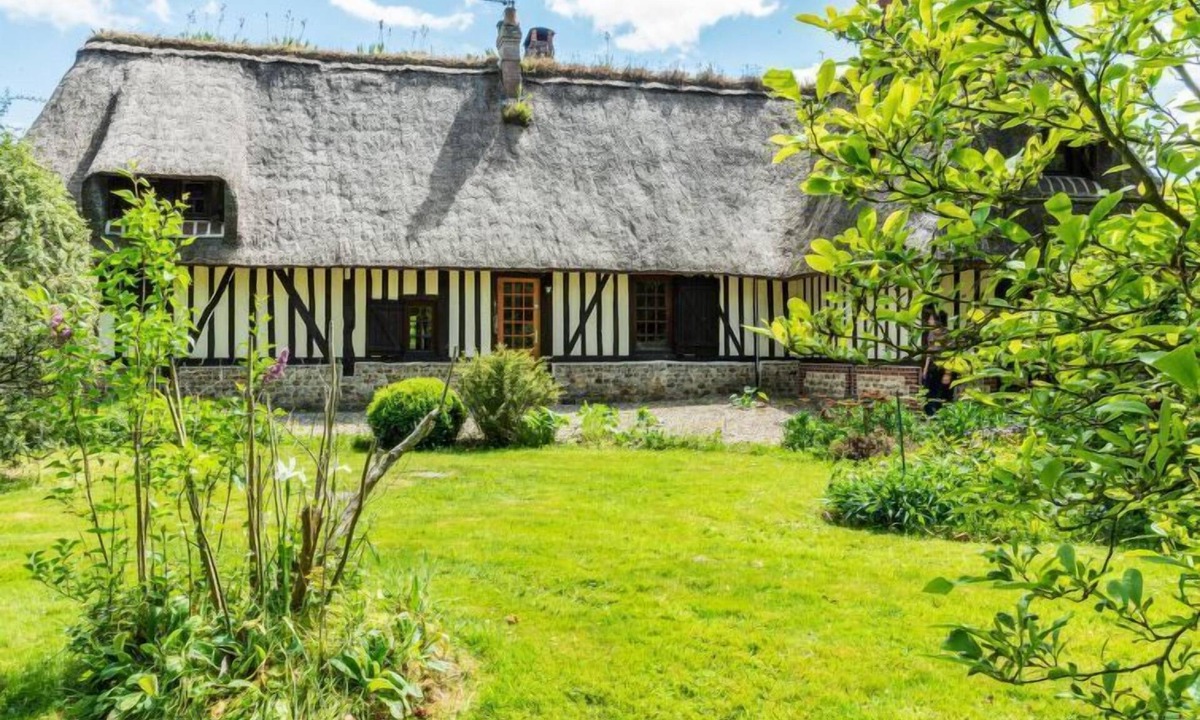 Saint-Georges-du-Mesnil House | La Chaumière by Interhome