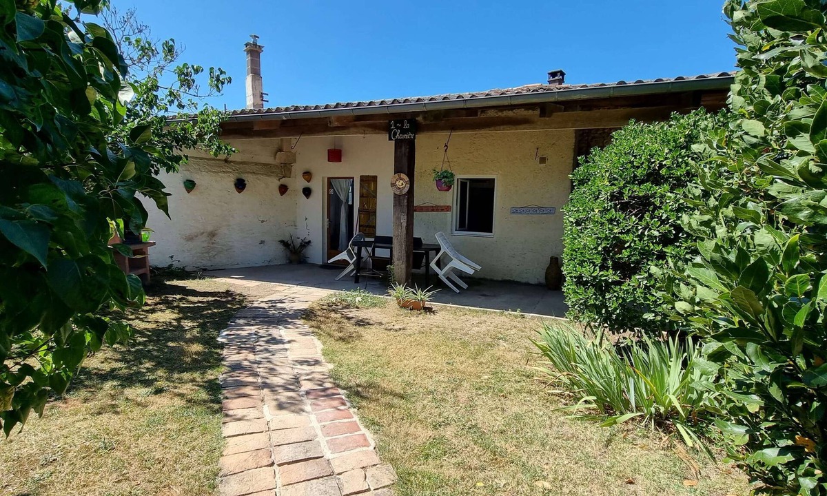 Saint-Just-Luzac House | La Chaumiere 1 bedroom gite