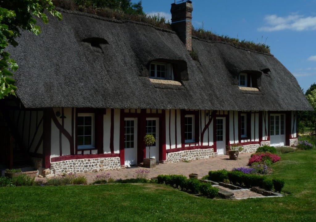 Saint-Leger-de-Rotes House | LA CHAUMIERE