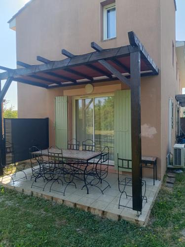 Saint-Saturnin-les-Avignon House | La Cigale d'Avignon