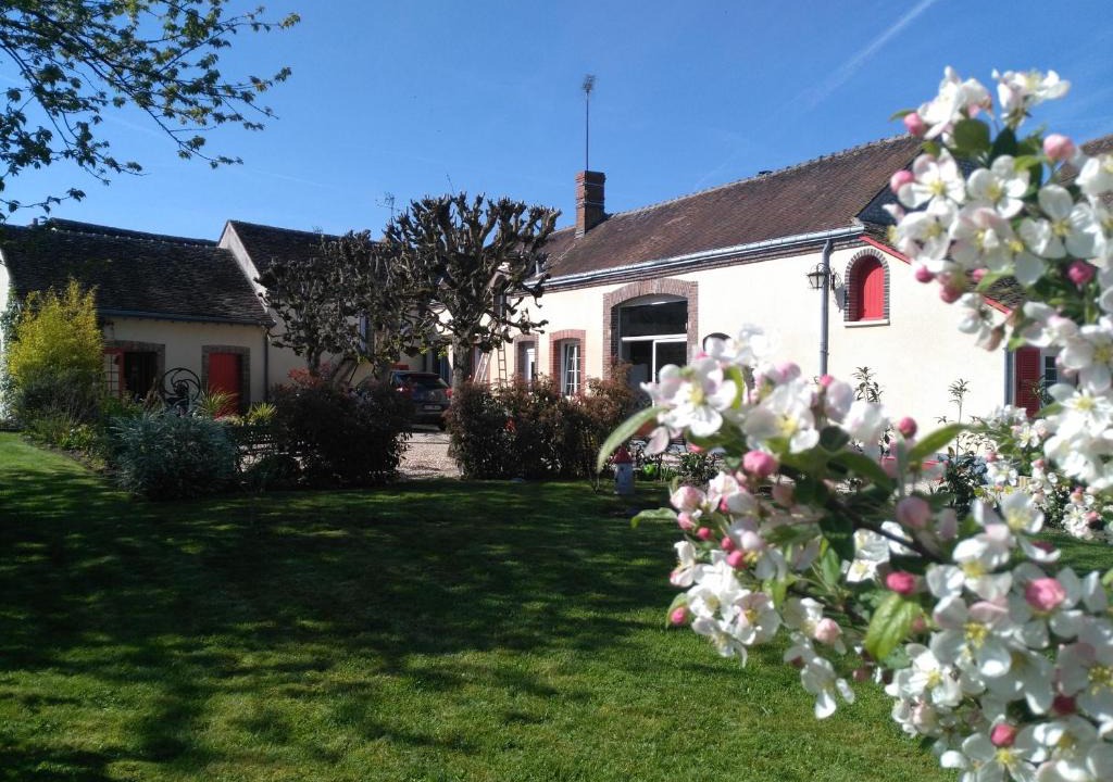 Villemandeur House | La cité des abeilles