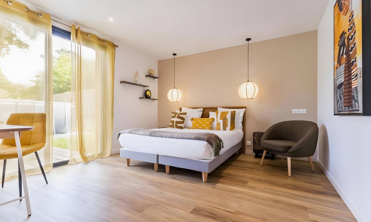 Treillieres Bed & Breakfast | La Clairière Aux Chênes 1 Guest Room with Shared Pool, Wi-Fi, and Air Conditioning