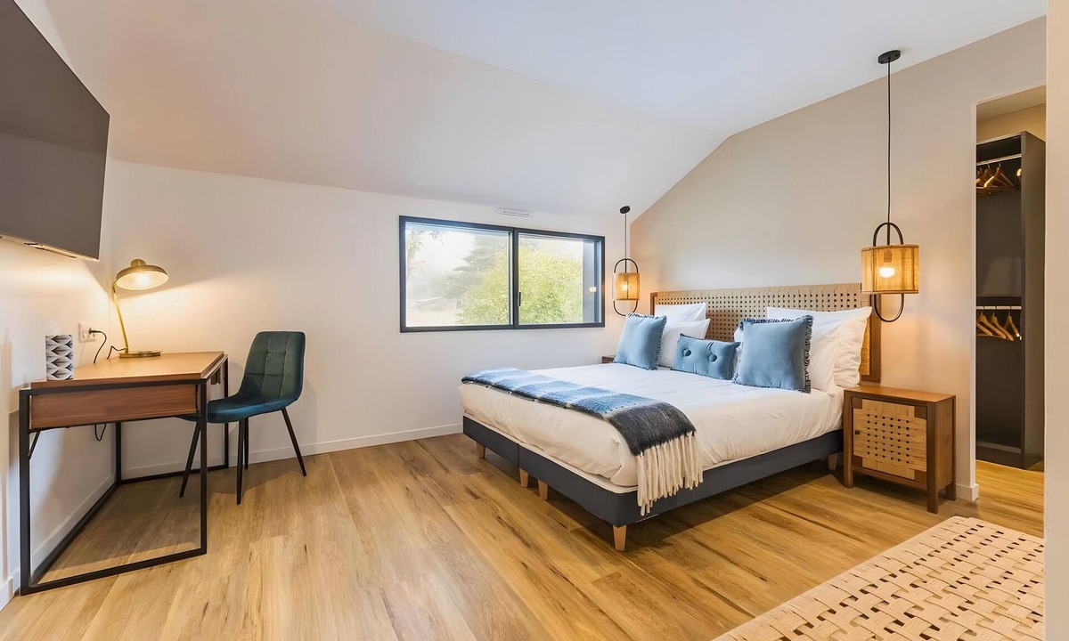 Treillieres Bed & Breakfast | La Clairière Aux Chênes 4 Guest Room with Shared Pool, Wi-Fi, and Air Conditioning