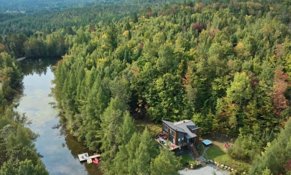 Chertsey Cabin | La Clairière Enchantée, Spa et Bord de L`Eau