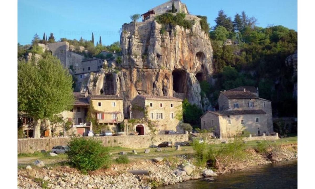 Saint-Andre-de-Cruzieres Apartment | LA CLEDE charming gîte