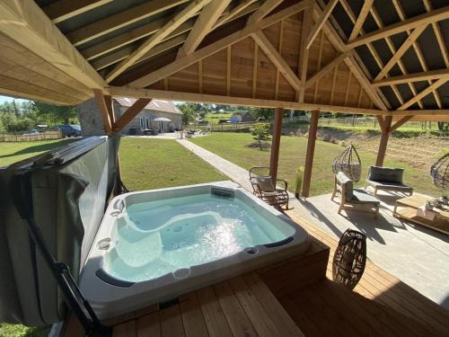 La Chaise-Baudouin House | La Clef Decamp Chaignonnières Roulotte 19 pers jacuzzi 15 min mer