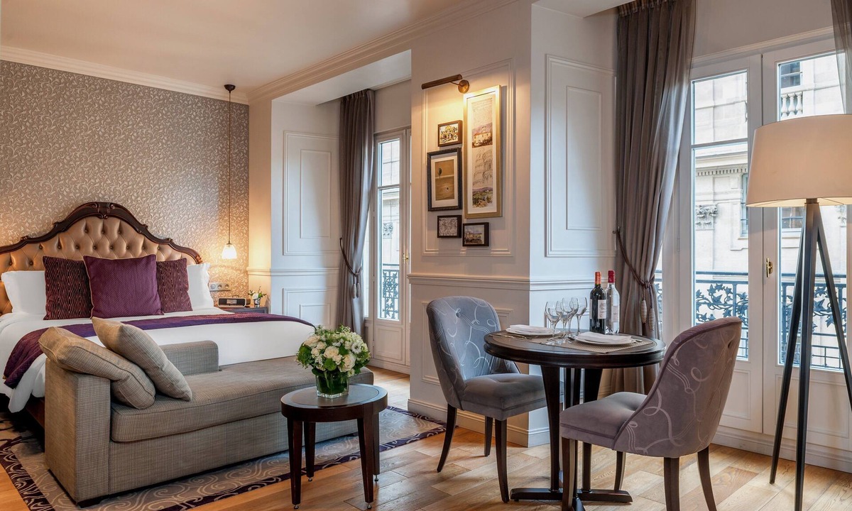 Palais-Royal Apartment | La Clef Louvre Paris by The Crest Collection