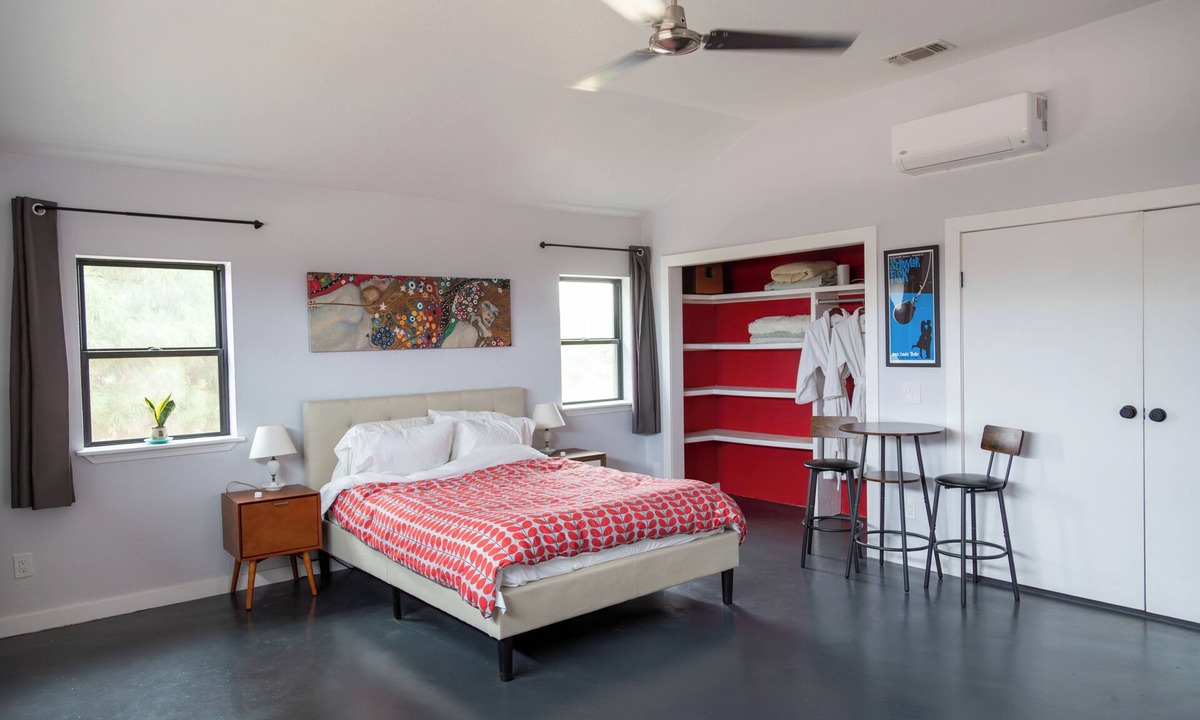 Marfa Apartment | La Cochera Private Apartment - No Cleaning Fee