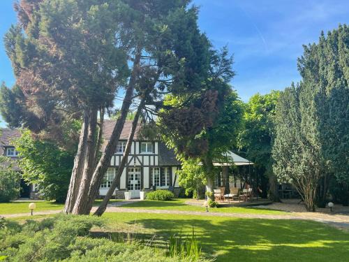 Sainte-Gemme-Moronval House | La Collinière