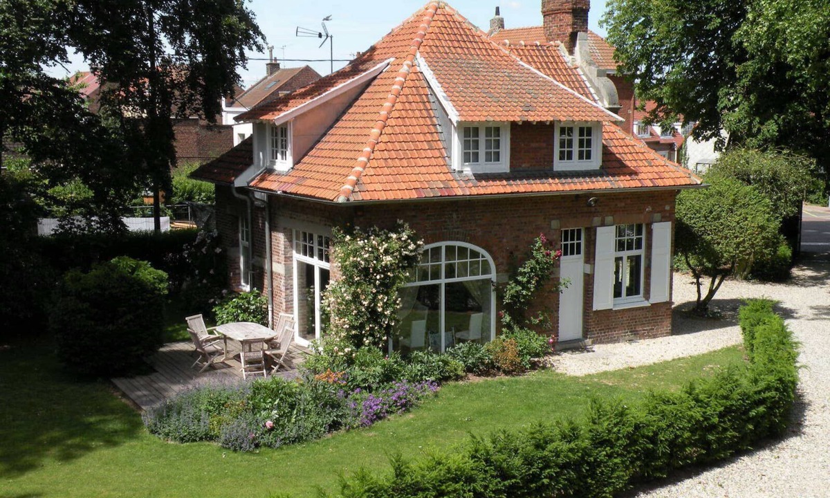 Sainghin-en-Melantois Cottage | La Conciergerie: Charming Cottage & Private Garden - Lille