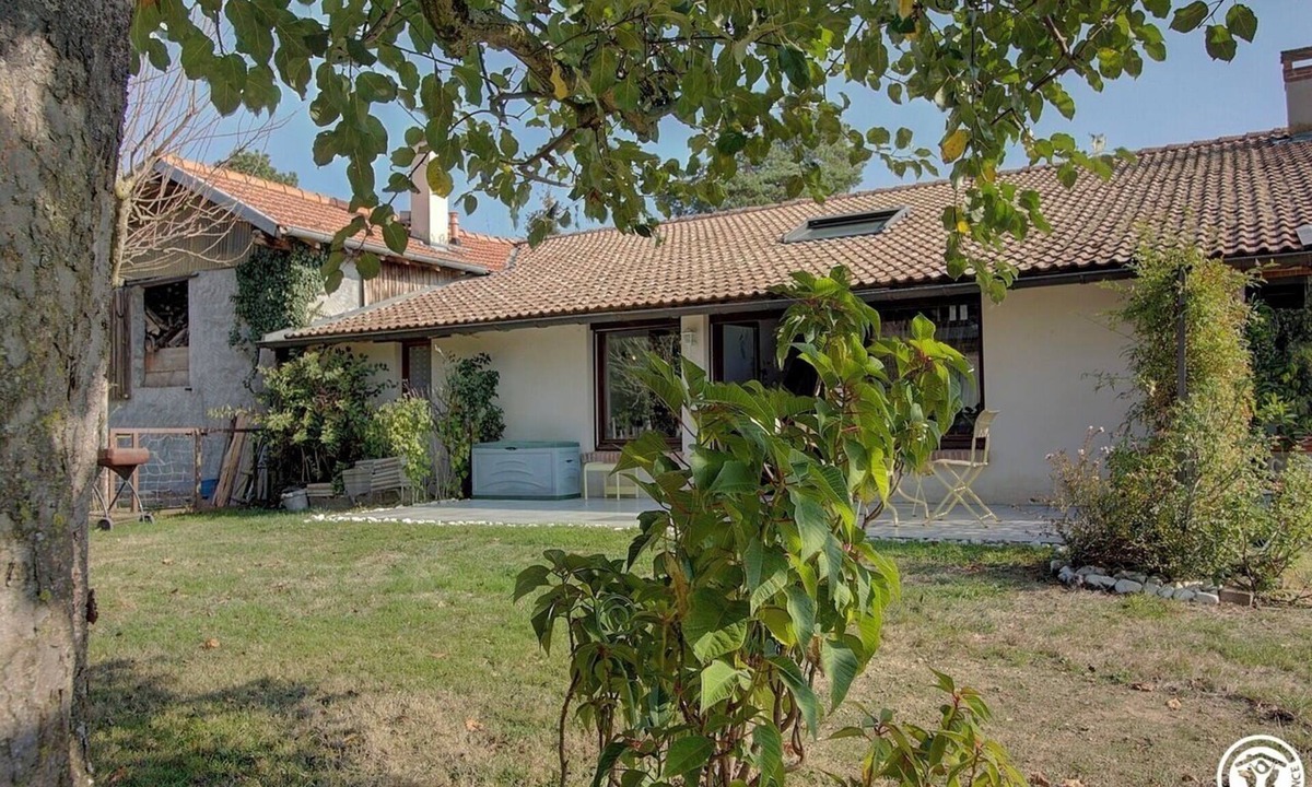 Montracol House | La Corbine - Montracol