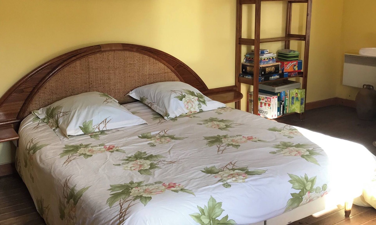 Jaulnay House | La Cour aux Moines" cottage in a quiet location with large garden