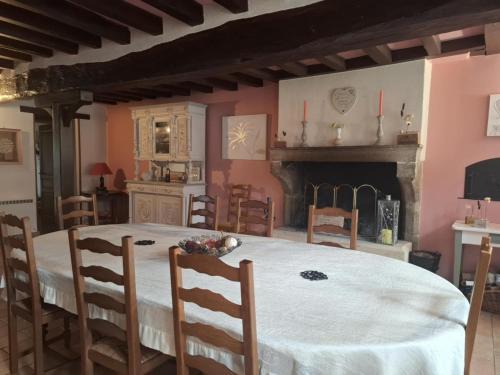 Asquins House | La croix d'asquins