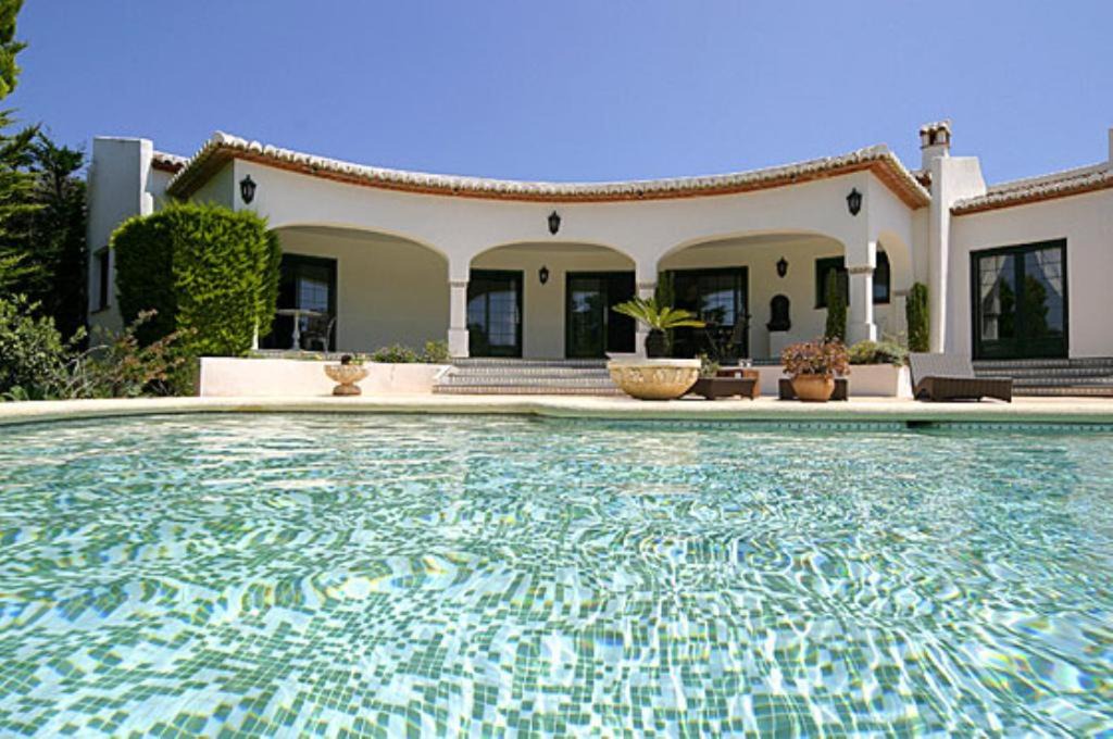 Mar Azul Villa | La Cumbre by Aguilarent