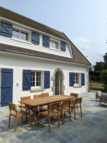 Butot-Venesville House | La Demeure Bleue - Collection Idylliq